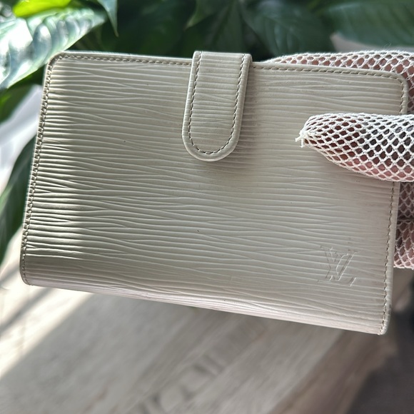 Louis Vuitton Off white Epi kisslock wallet - Picture 12 of 13